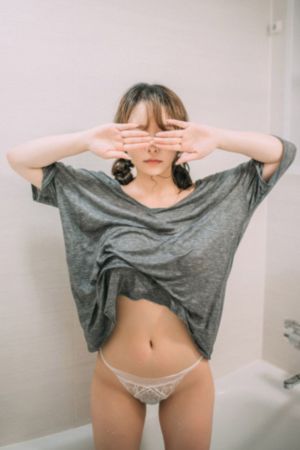 他揉捏她两乳不停呻吟小视频_日韩资源完整版BD高清中字