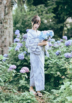 吸血裸女_免费国语